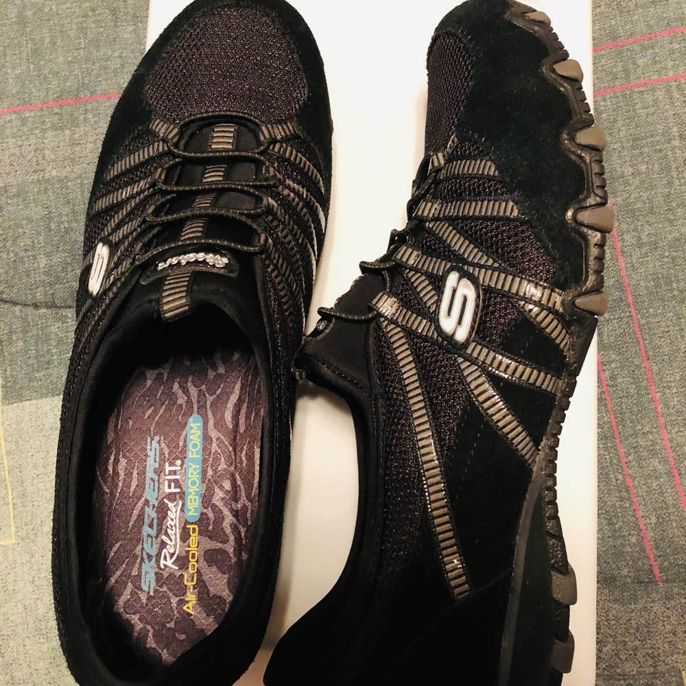 Sketchers Air Cooled Memory Foam Sneaks - image 3